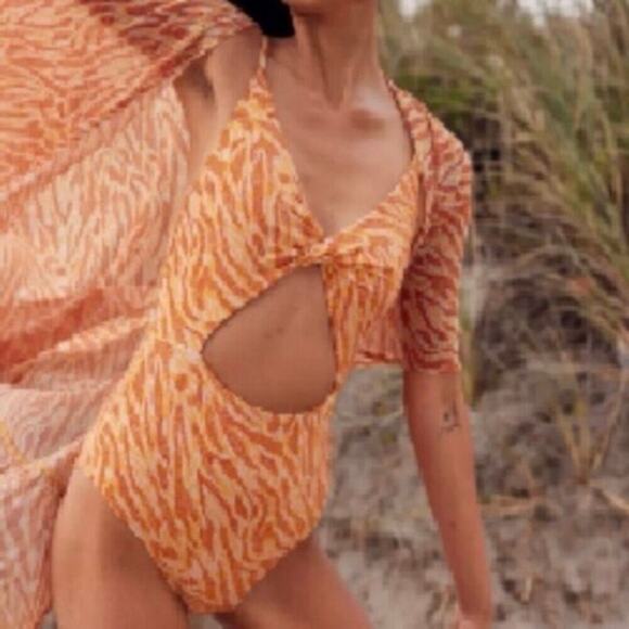 aerie Sz M Twist Front Cut Out One Piece Full Coverage Swimsuit Orange Yellow - Picture 1 of 16